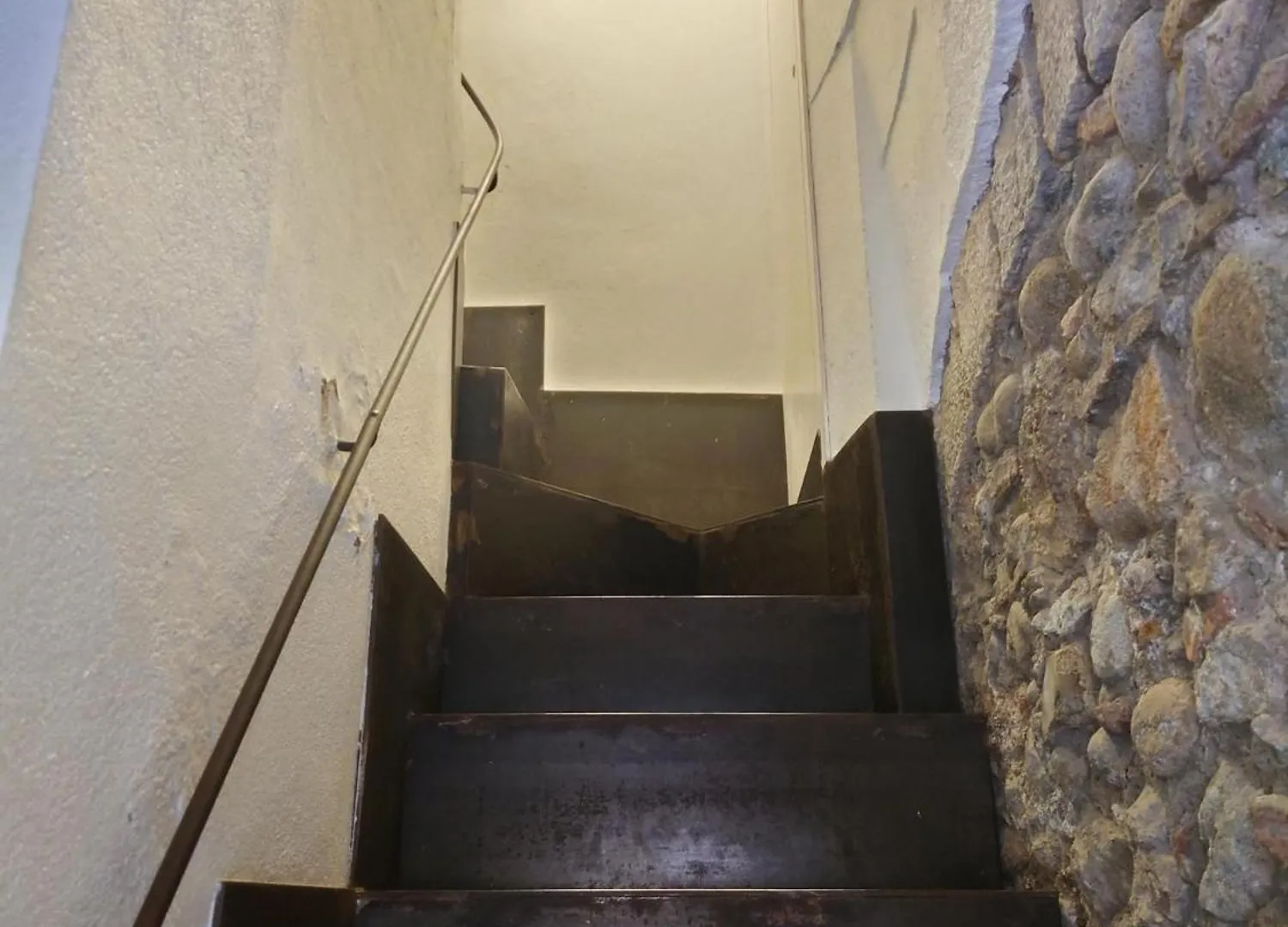 Bravissimo Calderers El Llop, With River Views Girona