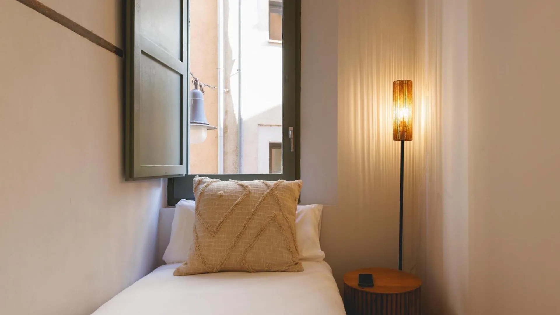 Bravissimo Calderers El Llop, With River Views Girona Apartment